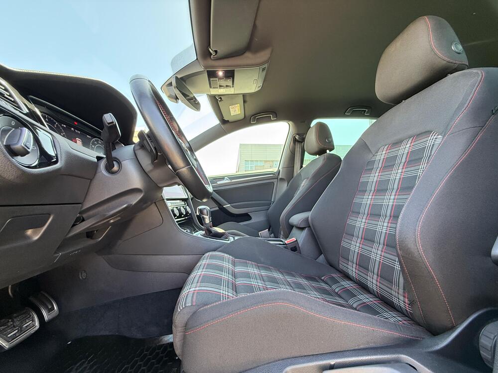 d946eece-aea6-48bb-8334-daa86d33d2f6